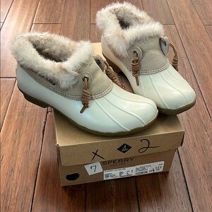 Sperry Saltwater Cream and Tan Fur-Lined Boots